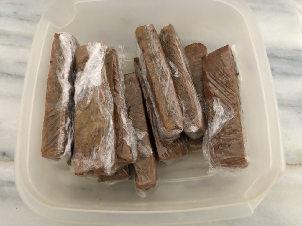 Mon stock de propre barres énergétiques a base de sucre complet, farine de riz, amandes et fruit